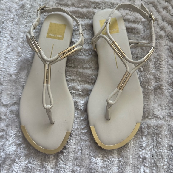 Elegant Cream Sandals - Picture 3 of 9